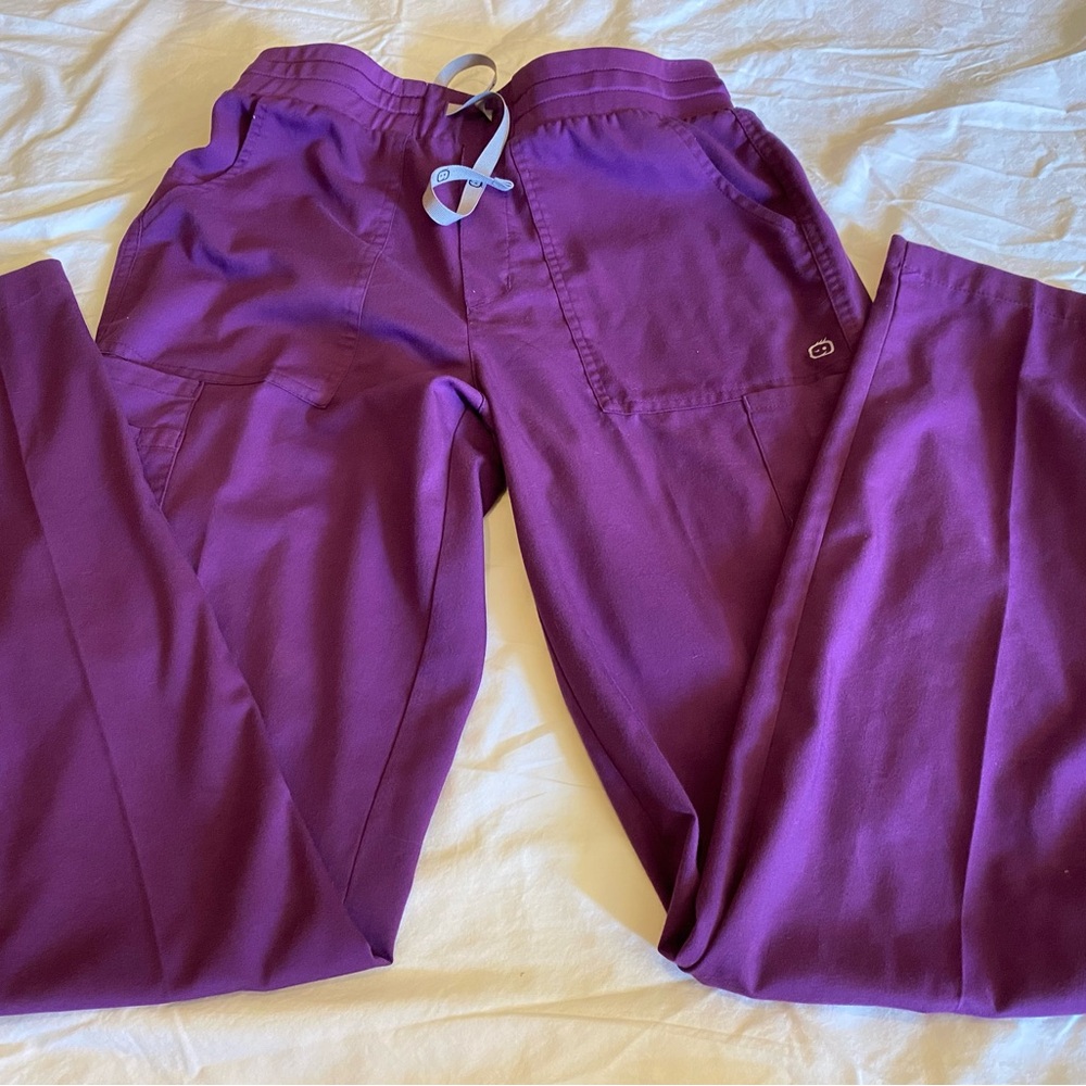 Women’s Wonder wink eggplant small tall scrub pant